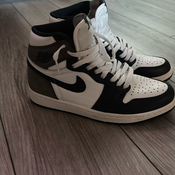 Air Jordan 1 Retro High OG “Dark Mocha”